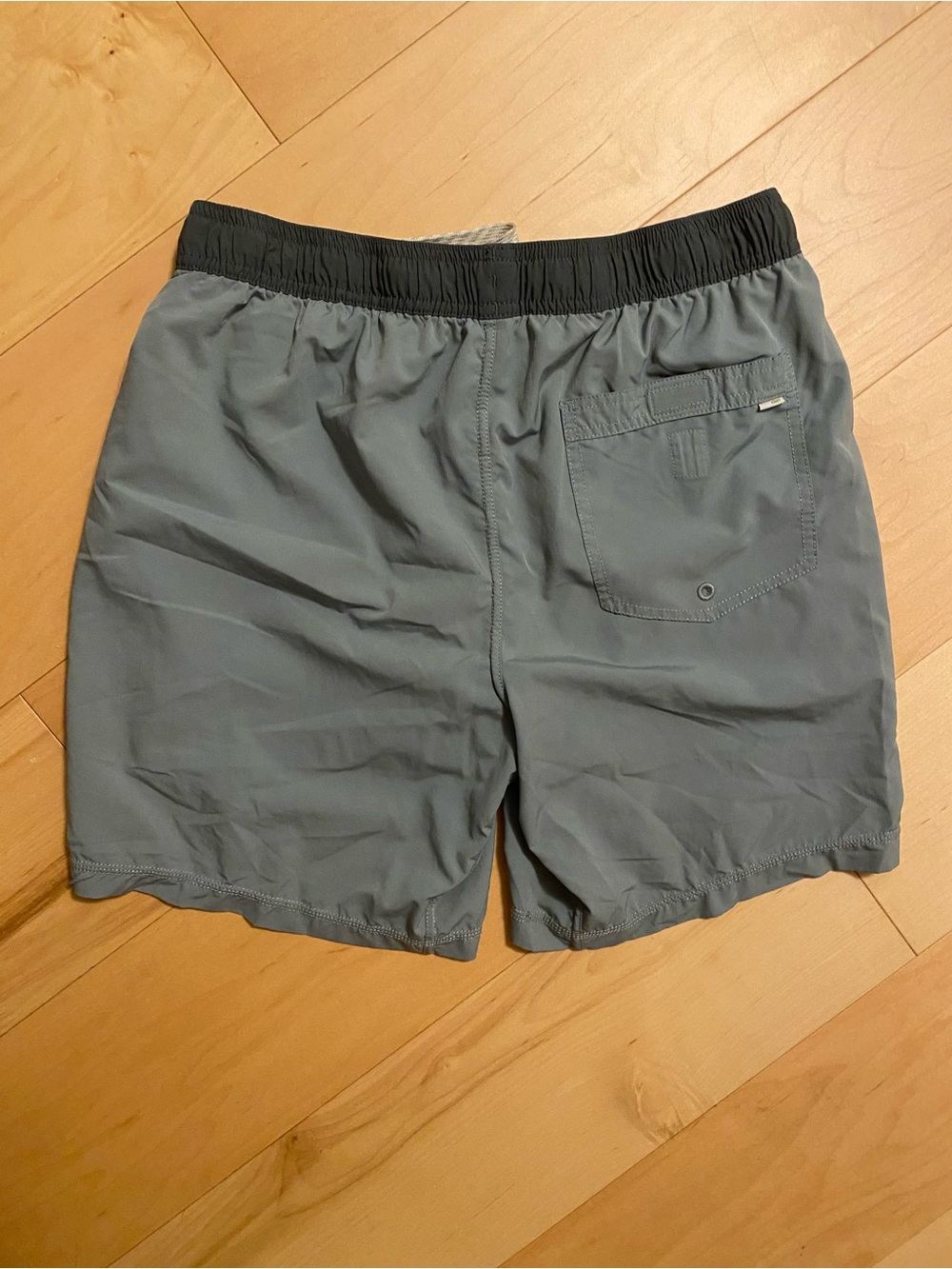Vuori Men's Slate Blue Shorts, gray Waistband. Lined. Size medium. 7” inseam - Picture 4 of 6
